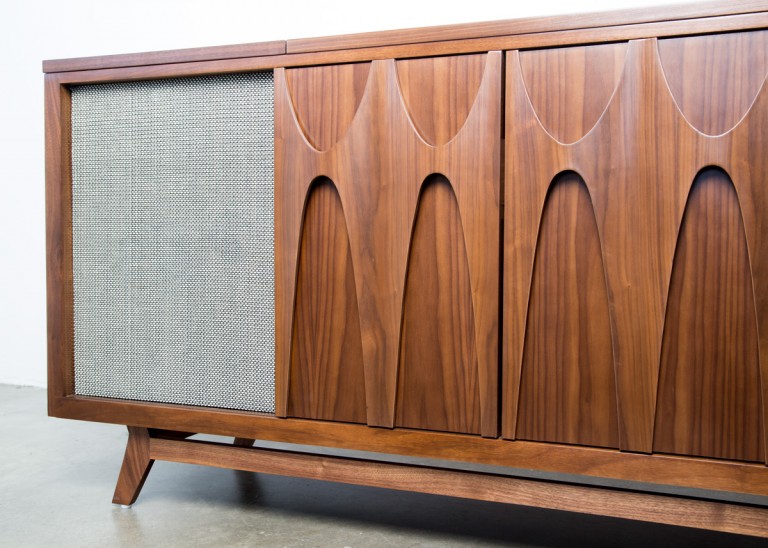 Coolest Features of a MidCentury Modern HiFi Record Console LUNO